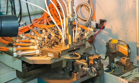 Cylinder automatic assembly center
